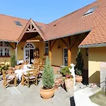 Hotel Berki Vendeglo Es
