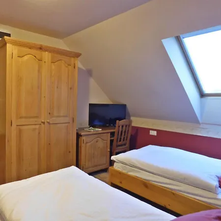 Berki Vendeglo Es فندق Körmend