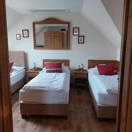 Hotel Berki Vendeglo Es