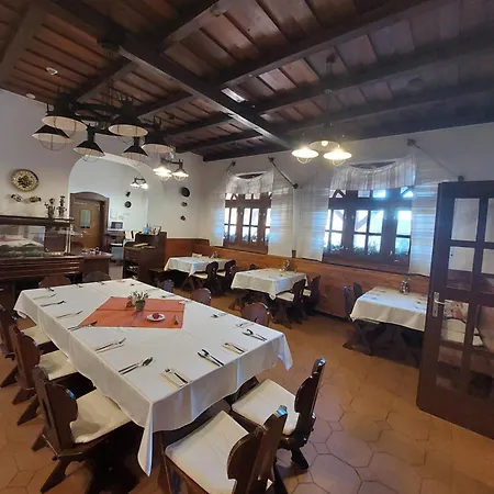 Hotel Berki Vendeglo Es
